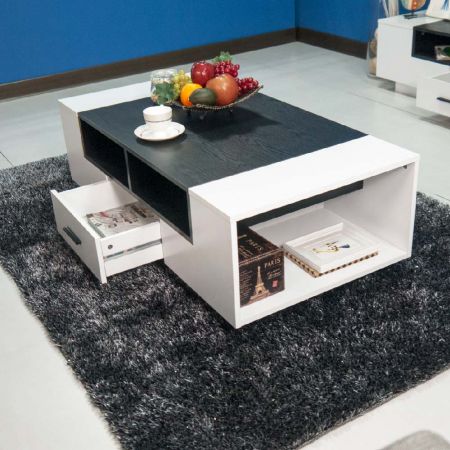 A középső téglalap fekete tölgy furnérral van borítva. A téglalap alakú tér mérete 80,0 * 60,0 * 16,5 cm. Csak 2 tárolóhely van elválasztva. Mindkét oldalon süllyesztett, nyitott tárolóhelyek találhatók. 40,0 * 60,0 * 30,0 cm oldalsó tér.